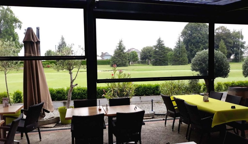 Bâche pour fermer une pergola du restaurant du golf des Tumulus