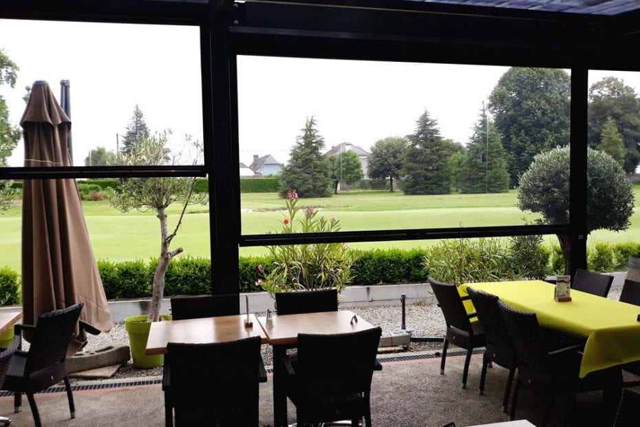 Bâche pour fermer une pergola du restaurant du golf des Tumulus