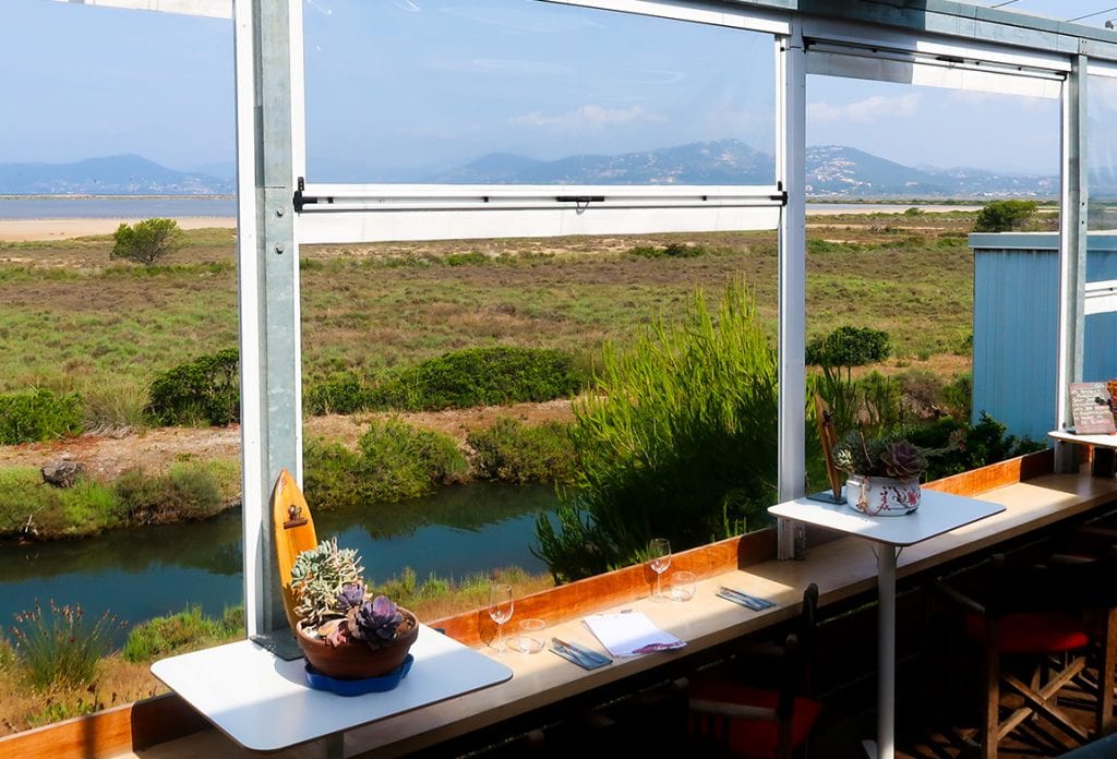 Bâche pour fermer une pergola du restaurant le welcome café