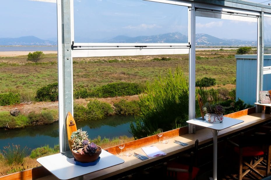 Bâche pour fermer une pergola du restaurant le welcome café